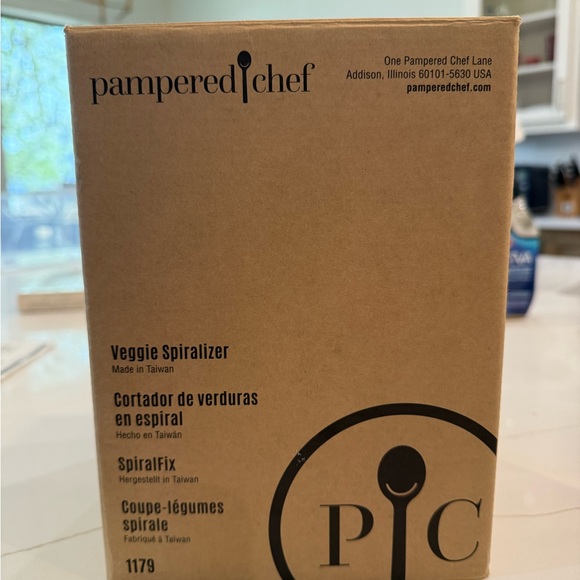 Pampered Chef Veggie Spiralizer - Picture 2 of 7